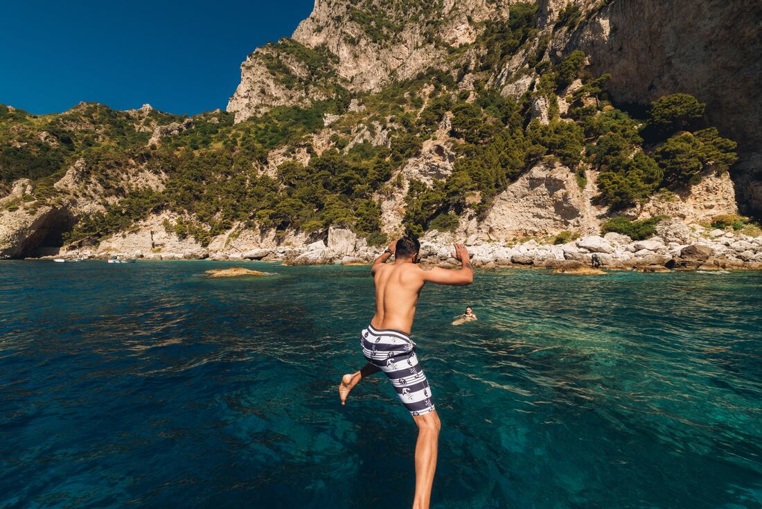 Jumping into the Tyrrhenian Sea off your boat to Capri Island
