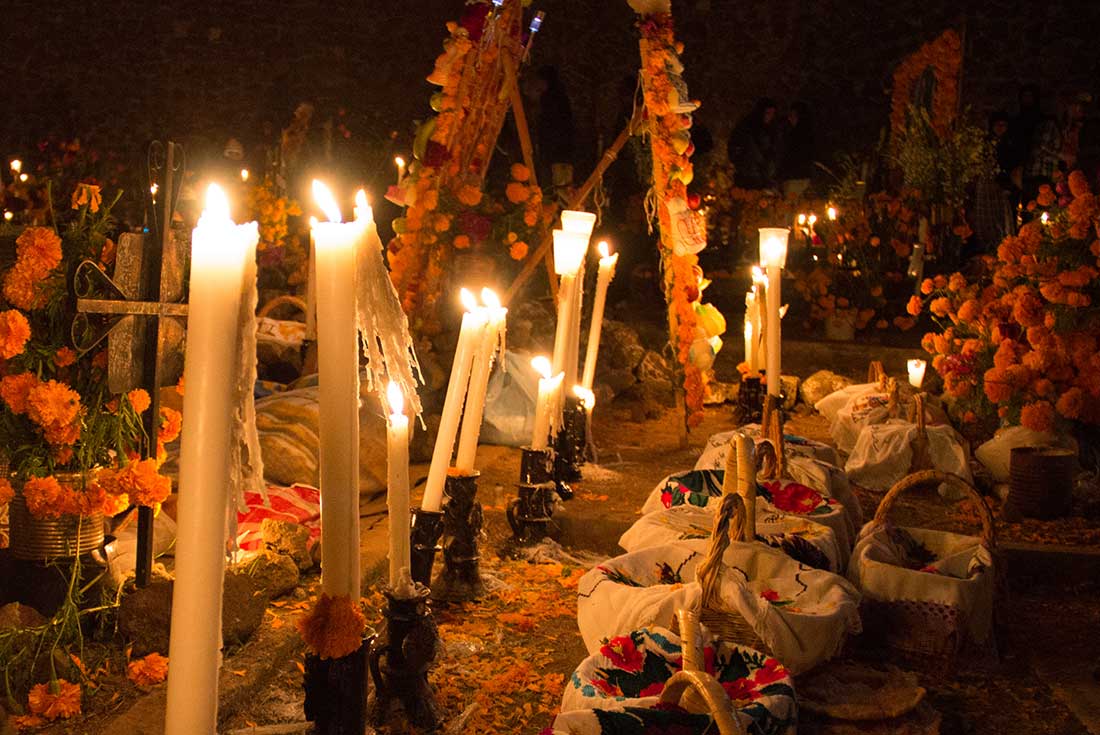 Day of the dead mexico offerings
